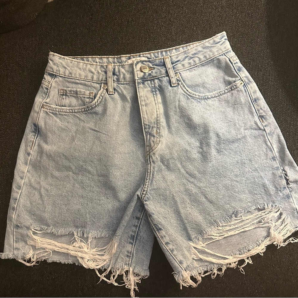 Forever 21 Distressed Denim Shorts Size 28